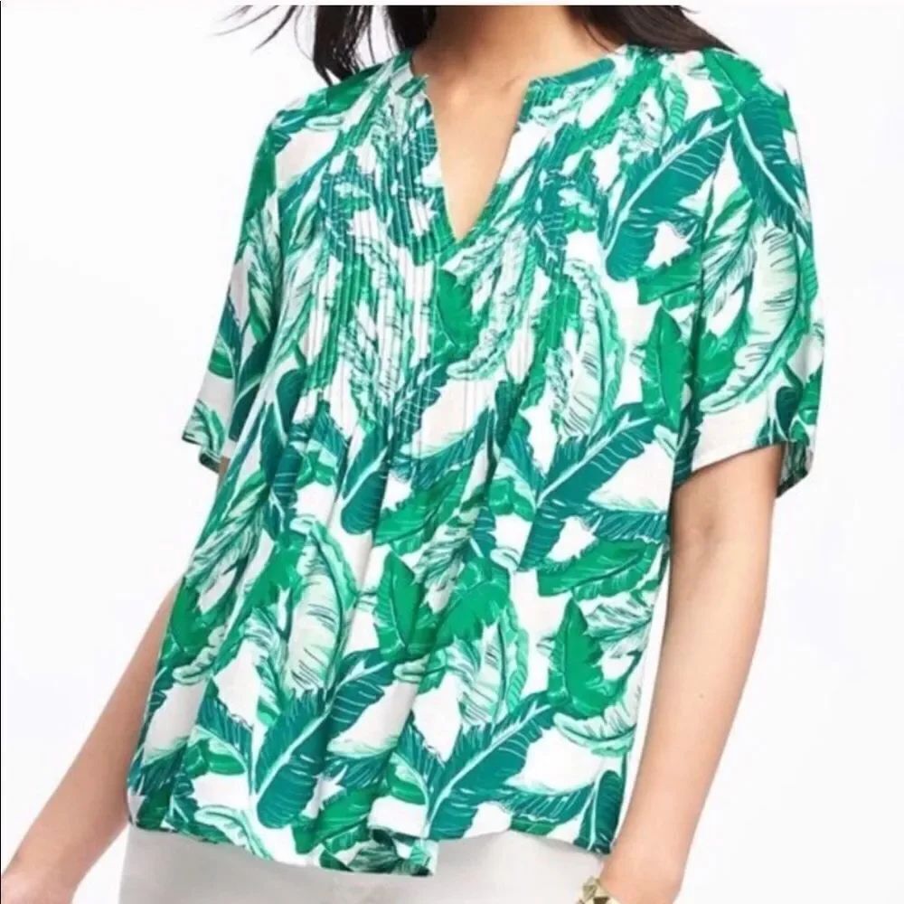 SALE Old navy banana leaf tropical pleat top xs